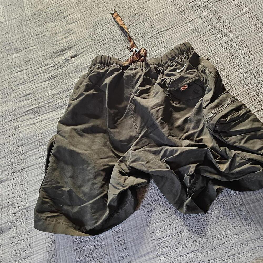Nike ACG Men's Olive Green Cargo Shorts XS - Picture 7 of 8